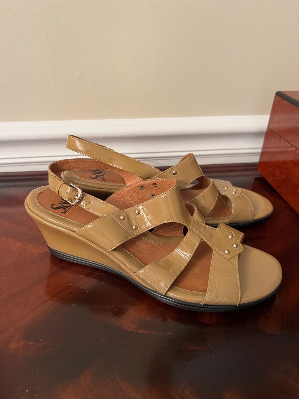 Sofft  Tan Patent Wedge Sandals - Slingback Comfort 8.5M Like New!